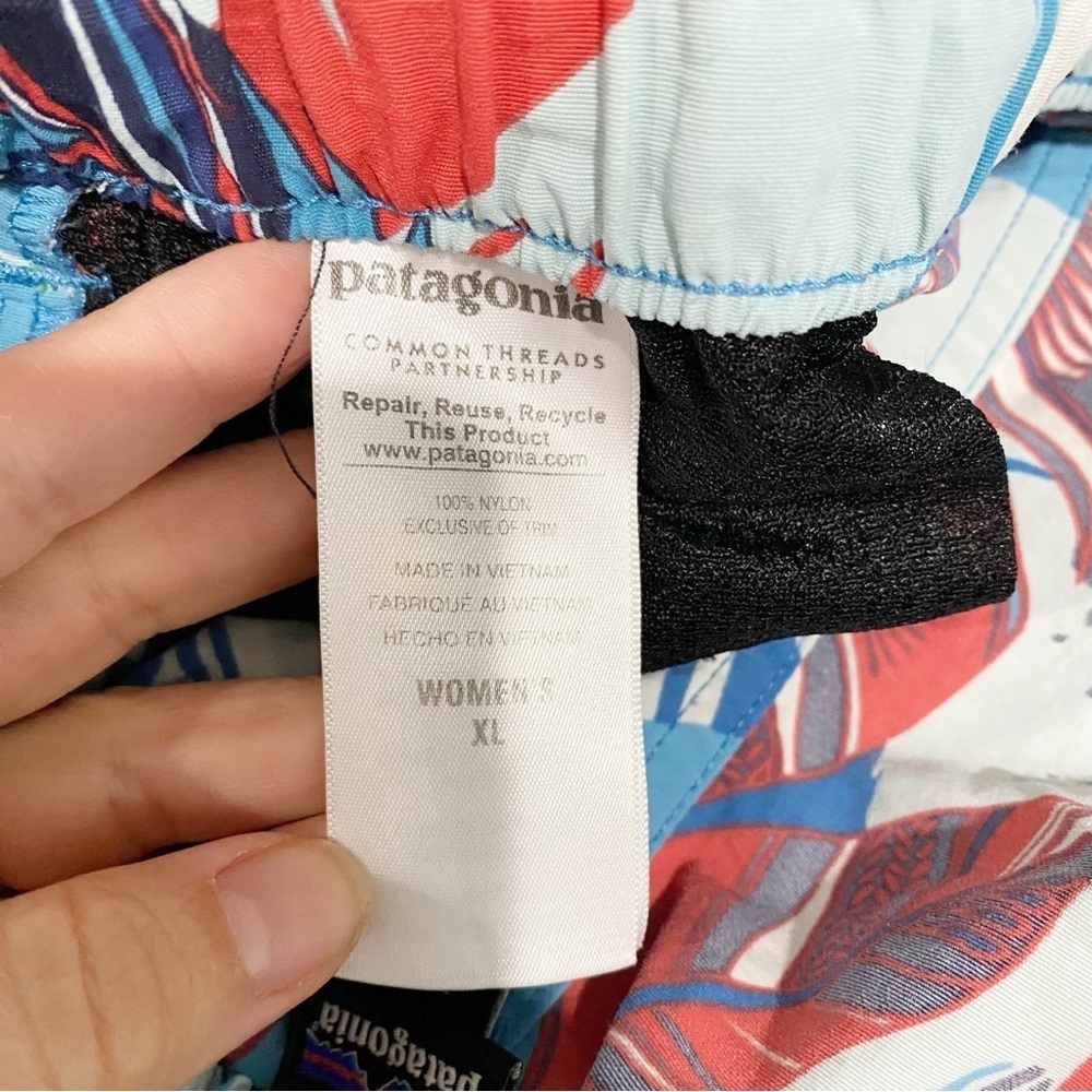 PATAGONIA Barely Baggies Shorts 2.5” Inseam Wild Paradise Catalyst Blue Size XL - Picture 6 of 9